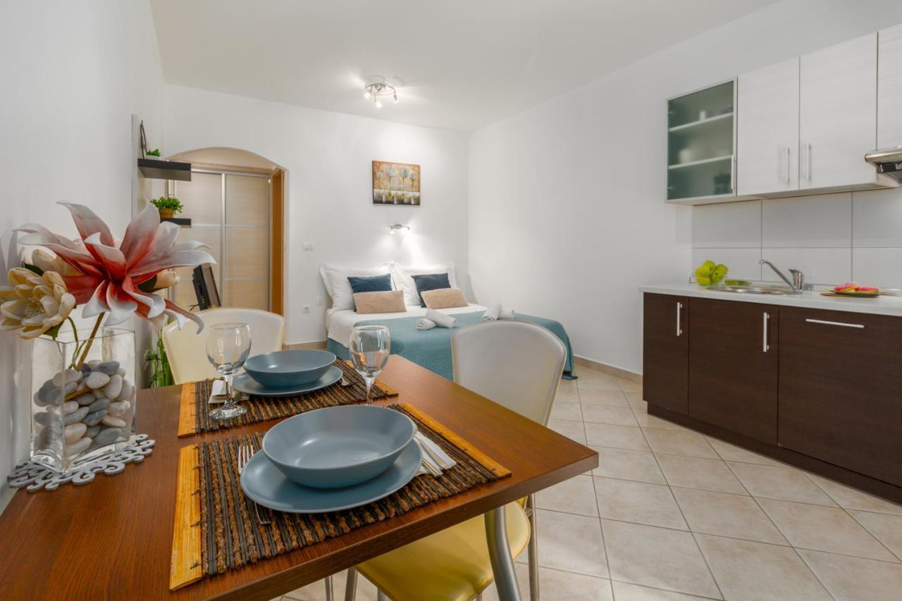 Studio Apartments Pinia-Marina Porec Exterior photo